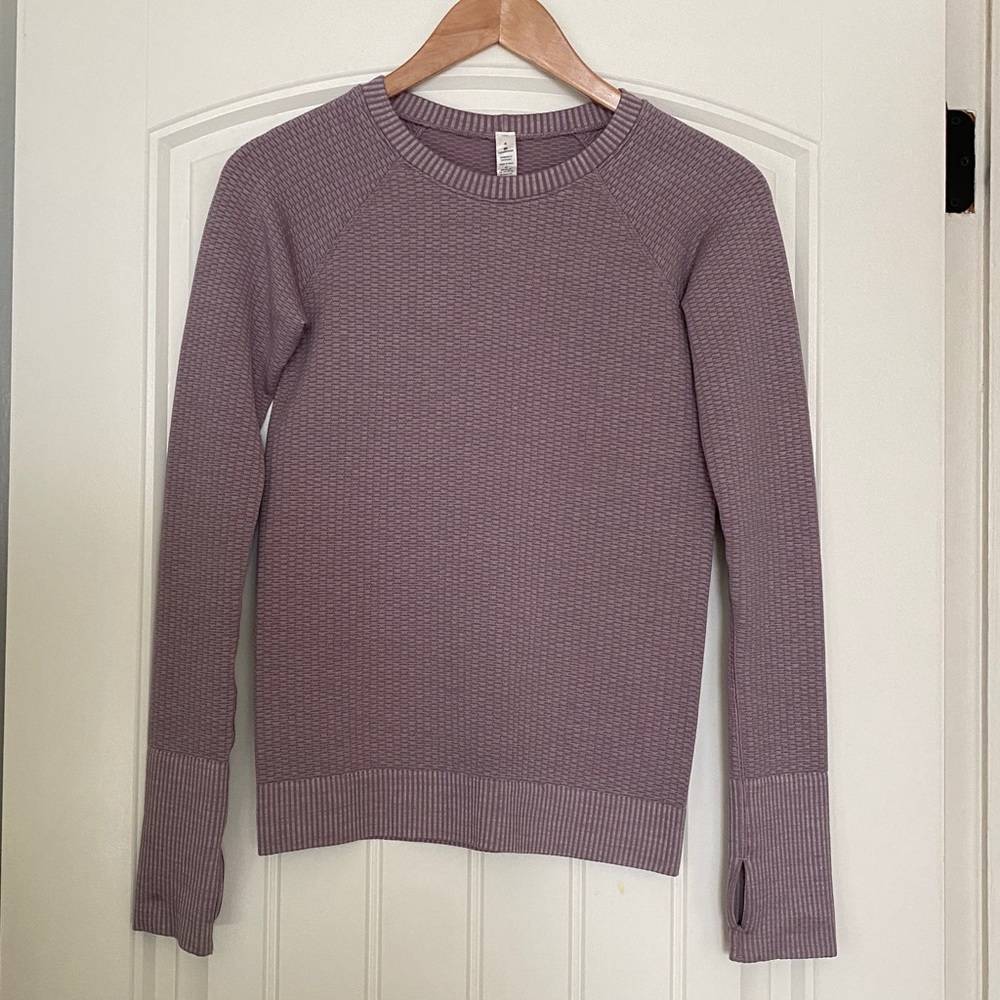 Lululemon long sleeve top with thumb holes